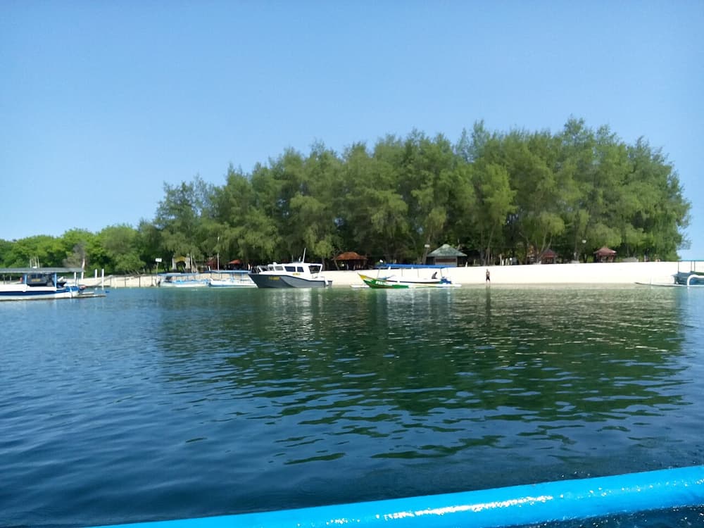 Snorkel the secret Gilis